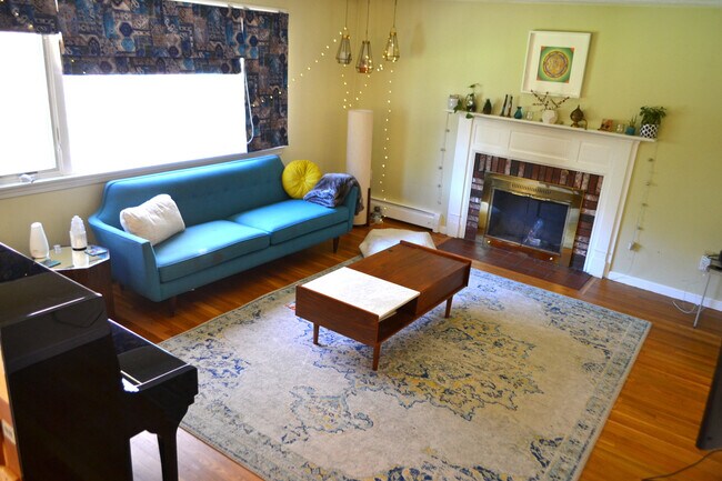 Living room - 3 Cedar Ln