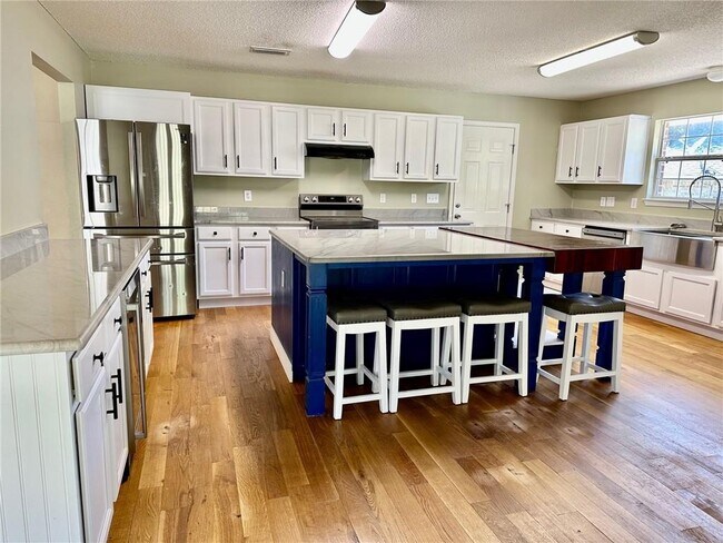 Building Photo - 27618 Bay Branch Dr