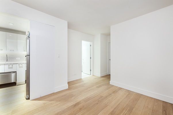 Foto principal - 210 E 43rd St