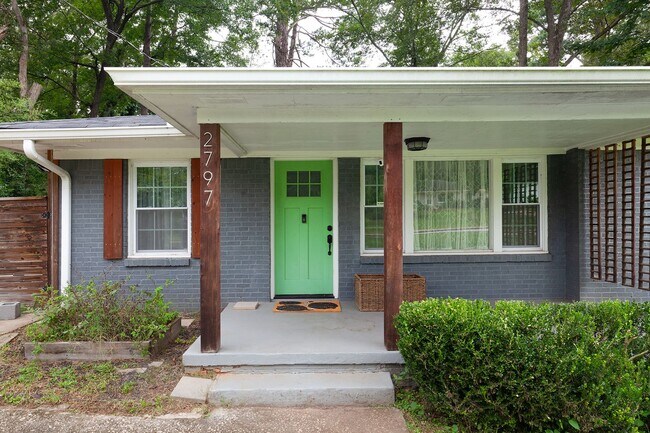 Foto del edificio - Renovated 3/2 w/ Fenced In Backyard and Co...