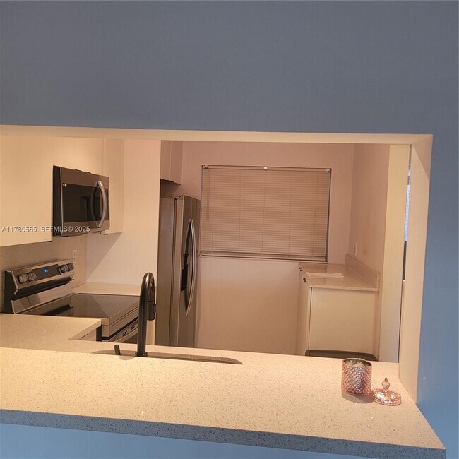 Foto del edificio - 1920 Sabal Palm Dr