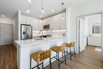 Building Photo - Sylvan Woods Howell