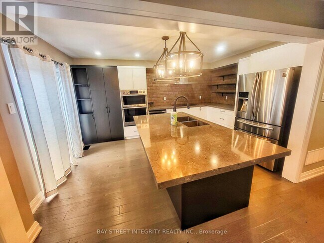 Building Photo - 249 Marble Pl