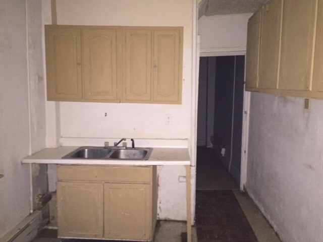 Building Photo - 520 N Jordan St