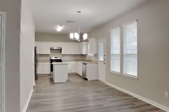 Foto del edificio - 3602 Windlewood Dr