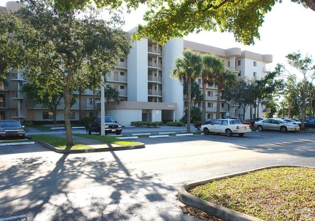 Building - Royal Palm Towers