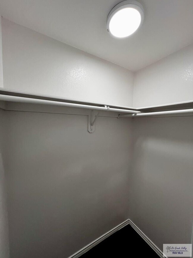 Foto del edificio - 2656 Malta St