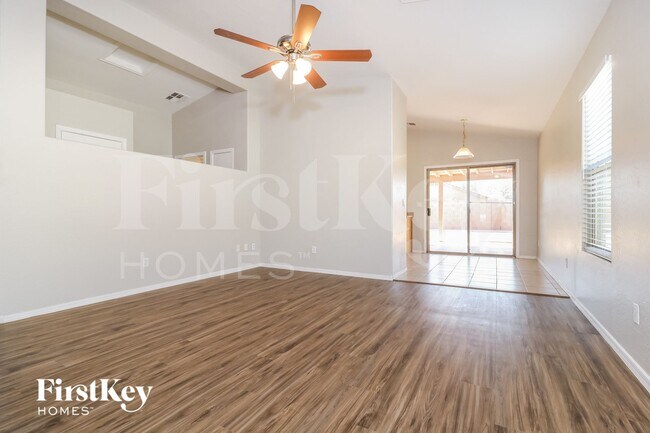 Foto del edificio - 14805 W Redfield Rd
