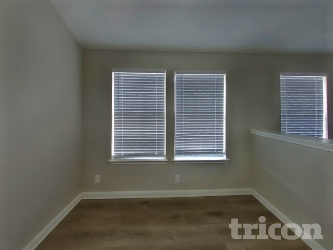 Foto del edificio - 4842 Dahlia Terrace