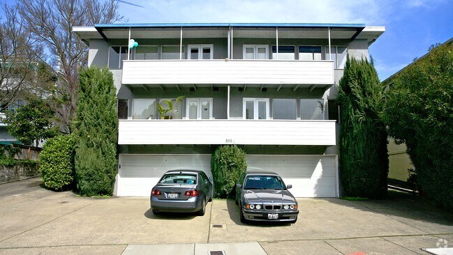 Building Photo - 906 Sir Francis Drake Blvd