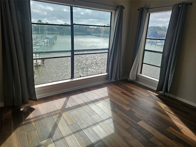 Foto del edificio - 793 Davis Rd