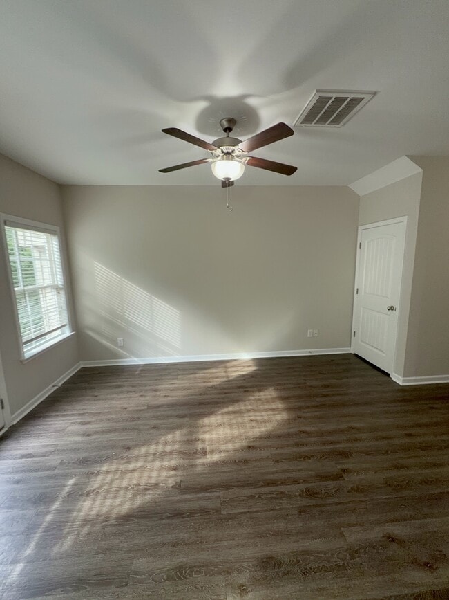 Building Photo - 650 Pippin Dr