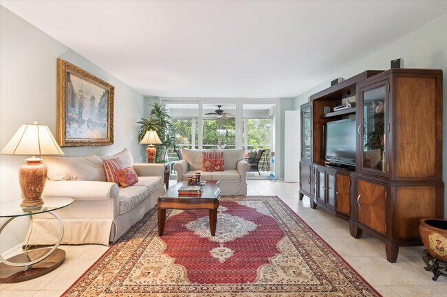 Foto del edificio - 3900 Oaks Clubhouse Dr