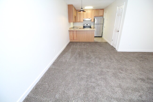 Building Photo - 2 Bedroom 1 bathroom ~ No pets~ Water, Sew...