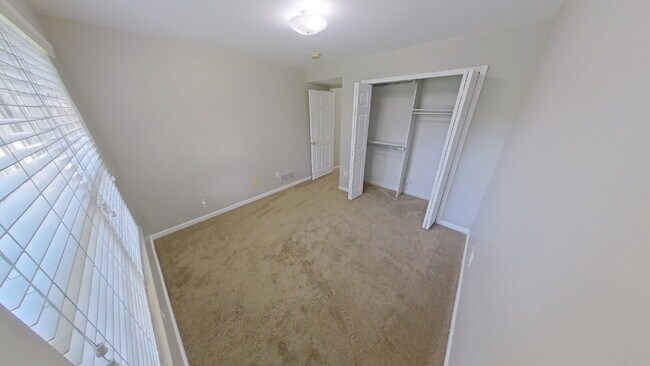 Building Photo - 33550 Utica Rd