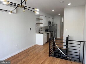 Building Photo - 1209 E Snyder Ave