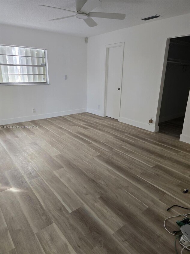Foto principal - 9165 SW 18th St