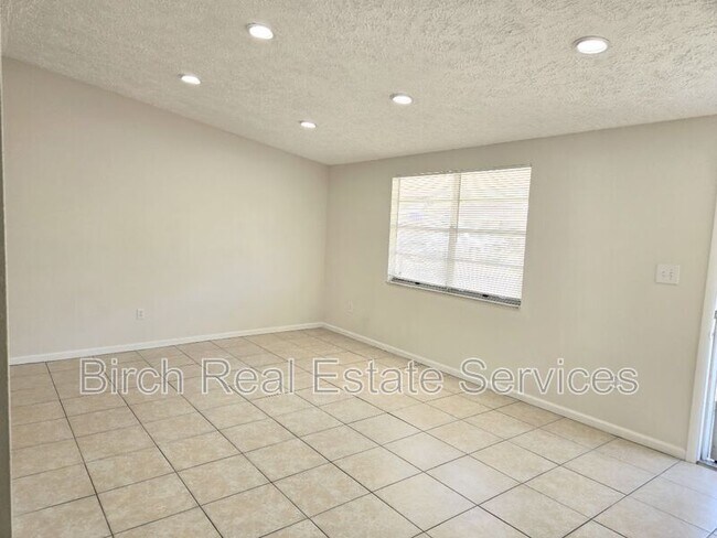 Foto del edificio - 6448 Reno Ave