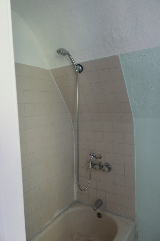 Bathroom - 49 Hazelwood Ave
