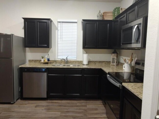 Foto del edificio - 821 Cherry Blossom St