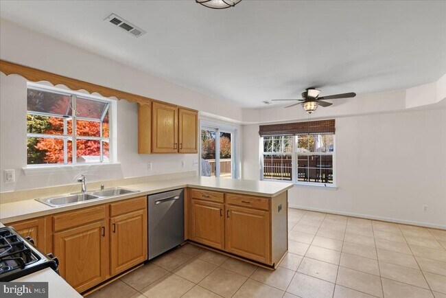 Foto del edificio - 710 Miriam Ln