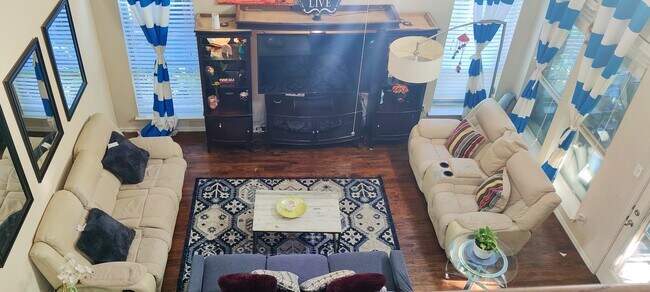Foto del edificio - 14025 Union Grove Ln