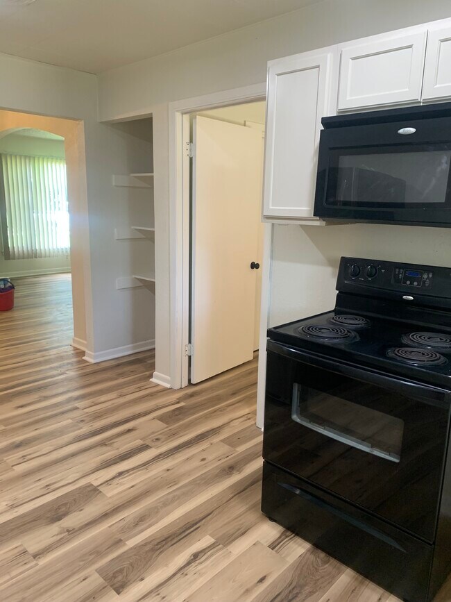 Foto del edificio - 4320 Guthrie Cir