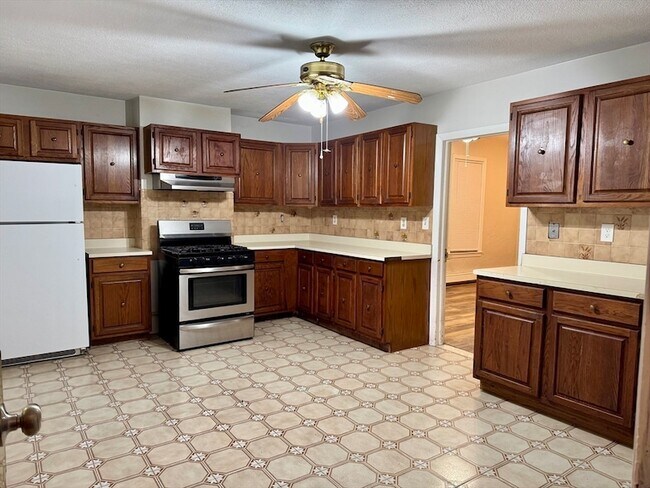 Photo - 230 Havre St Apartment