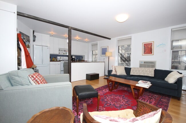 Foto del edificio - 381 E 10th St