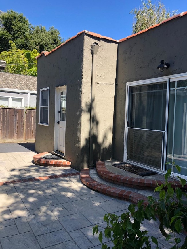 Foto del edificio - 107 Clover Ln