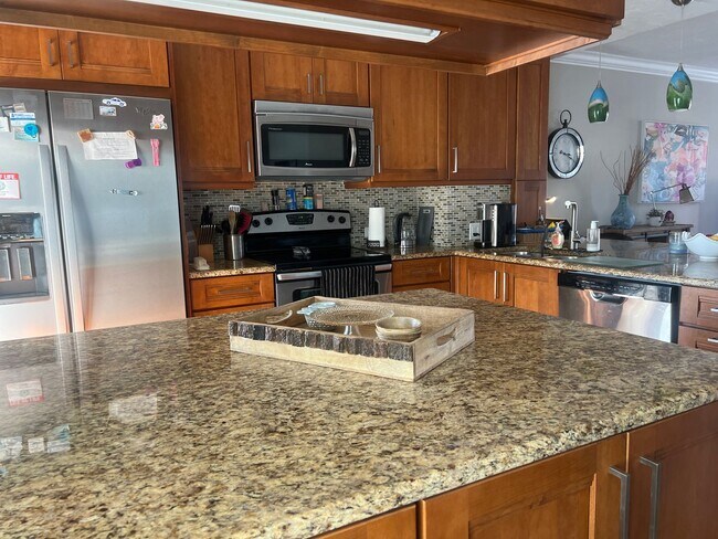 Foto del edificio - NEW PRICE! 2BD/2BA with Detached Carport on Venice Island!