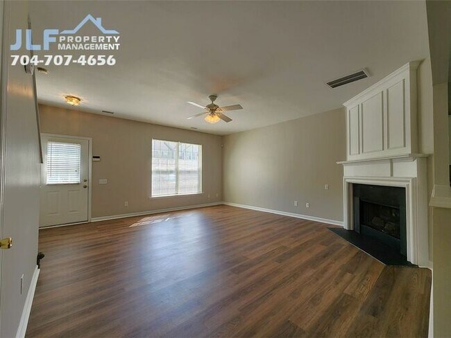 Foto del edificio - 3 Bedroom/2.5 Bathroom Townhome in Charlotte!