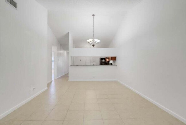 Foto del edificio - 470 Hardwood Pl