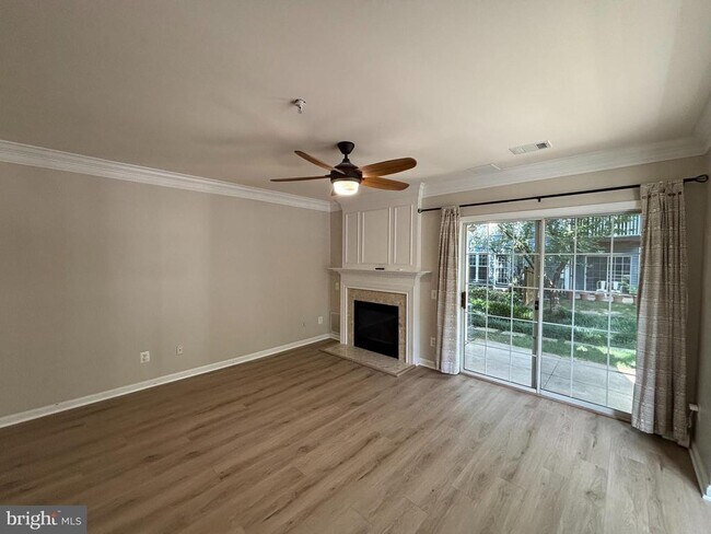 Foto del edificio - 7020 Falls Reach Dr