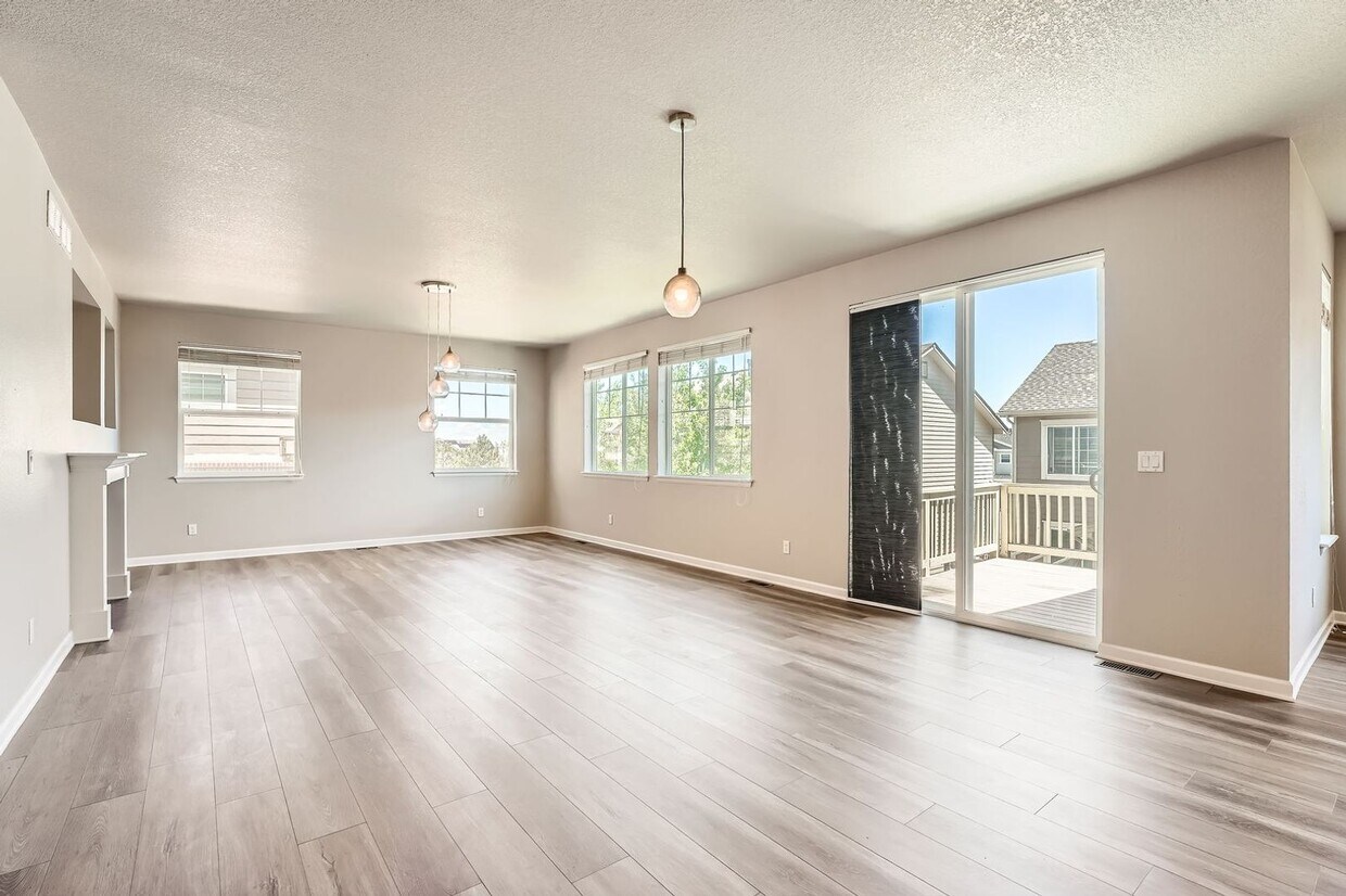 Primary Photo - Large Beautiful Rental! Move in by next week!