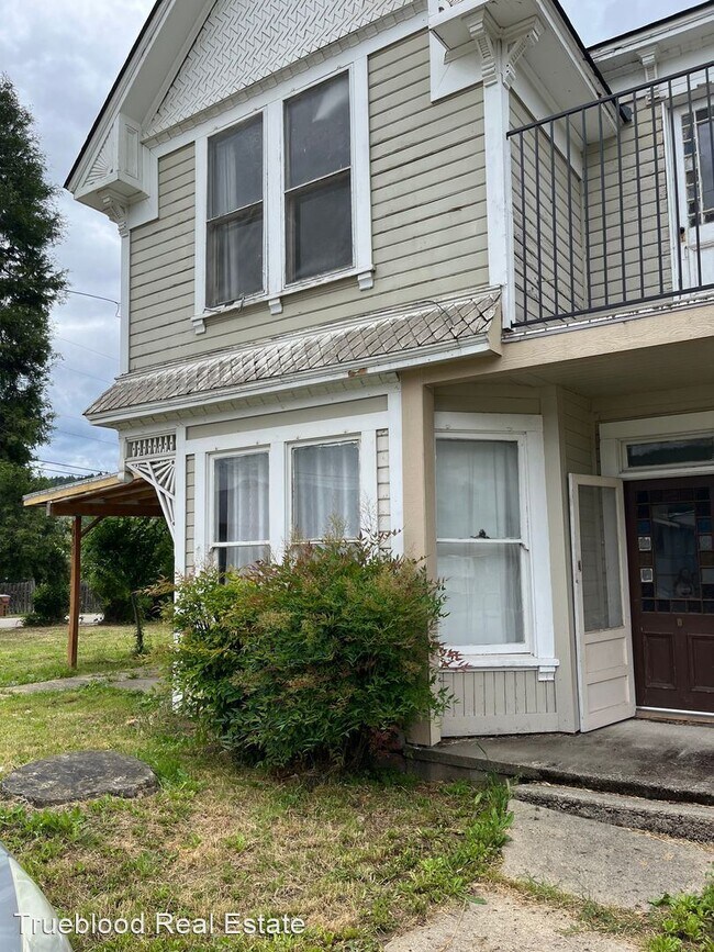 4 br, 1.5 bath House 331 E Fourth Ave. House Rental in Riddle, OR