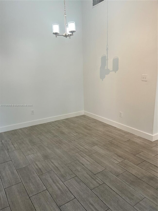 Foto del edificio - 1220 NW 122nd Terrace