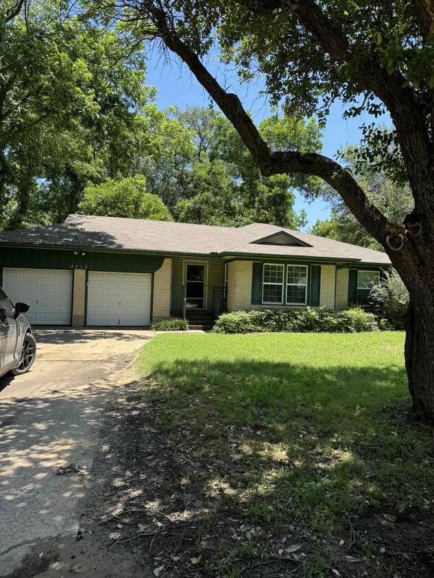 Foto principal - 2210 Robinwood Ln