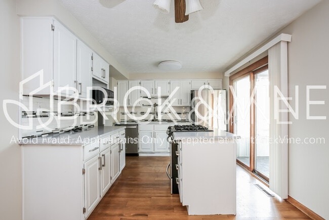 Foto del edificio - 5056 Ewald Dr