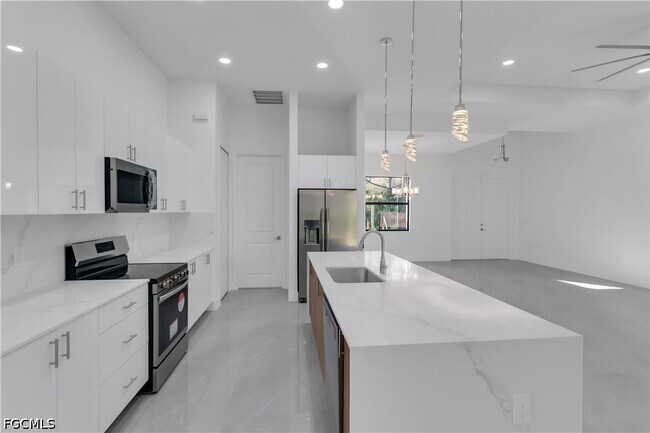 Foto del edificio - 3211 41st St W