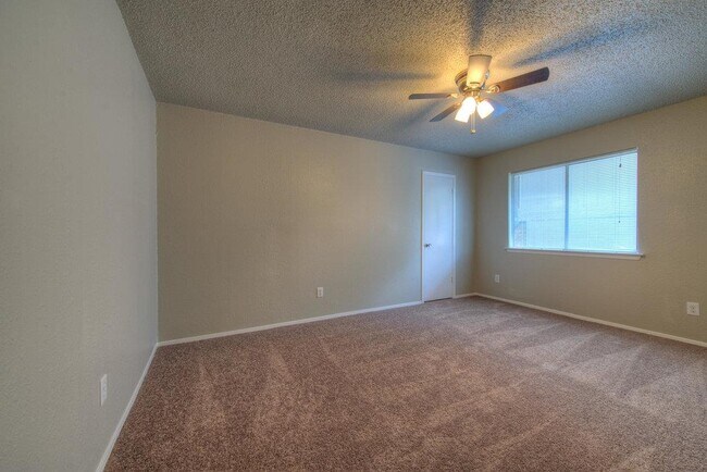 Foto del edificio - 2412 Burleson Ct