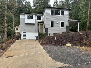 Building Photo - 8 Clematis Ln