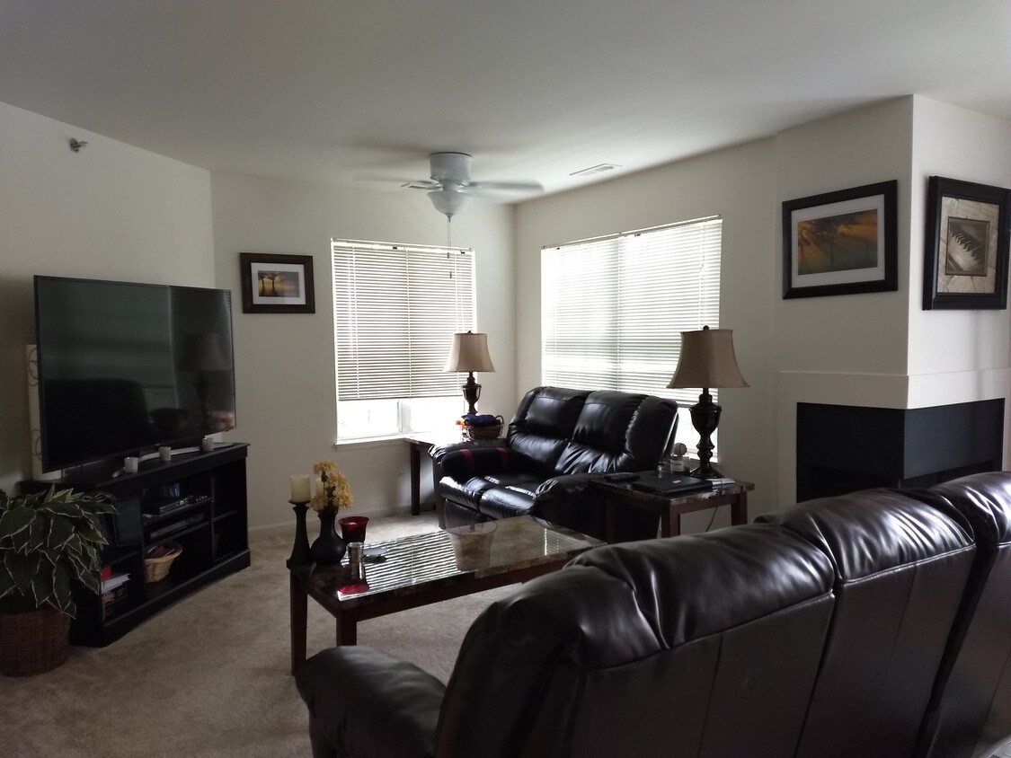 Living Room - 5702 Walnut Ave