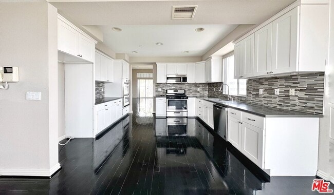 Building Photo - 4100 Wilshire Blvd