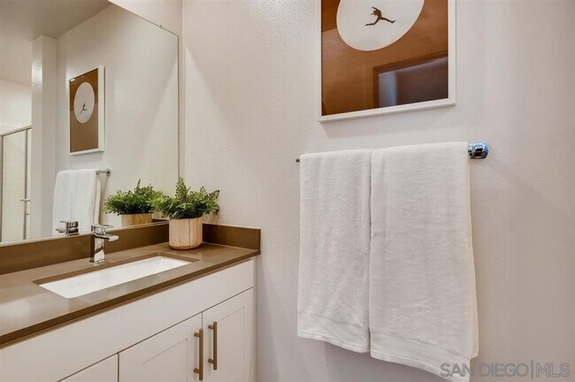 Foto del edificio - Coming Soo!! Beautiful 4bed/3bath Townhome in Fashion Valley **Move in Special Half off 1st month...