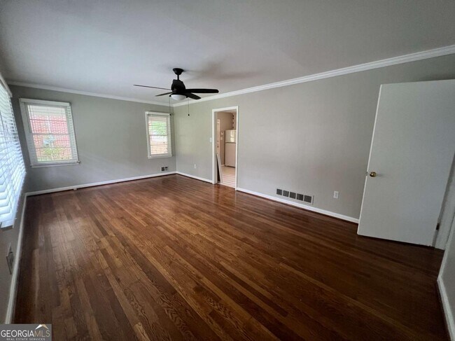 Building Photo - 1369 Longview Dr