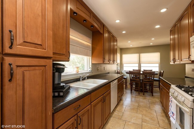 Foto del edificio - 8016 Country Club Ln