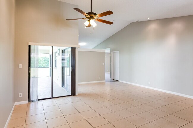 Building Photo - 11492 Clear Creek Pl