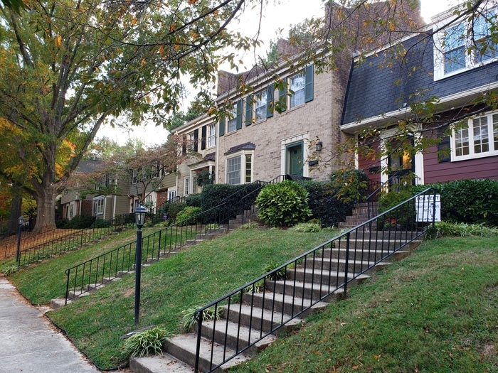 Foto principal - Meredith Townes townhome! Beautiful condit...