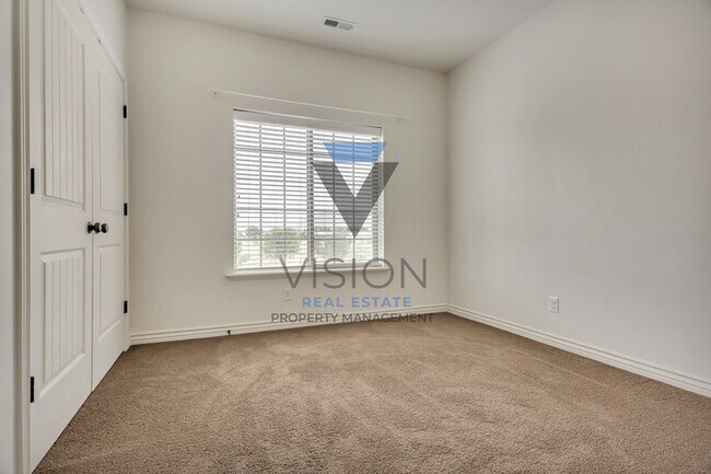 Building Photo - 114 S Willow Circle Loop